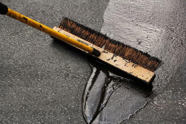 Asphalt Driveway Sealing in Des Moines